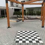 Uroczy Apartament Z Ogrodkiem